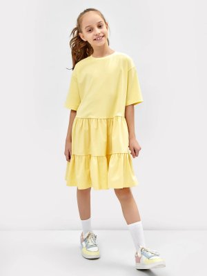 Многоярусное платье силуэта оверсайз для девочек светло-желтое Mark Formelle. Цвет: св.желтый
