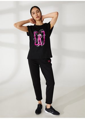Черная женская футболка оверсайз с круглым вырезом и принтом Barbie