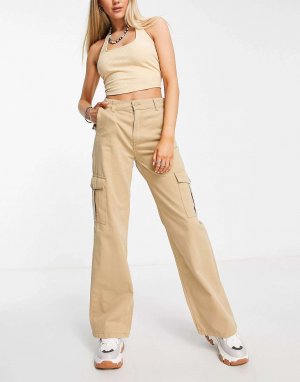 Песочные прямые брюки карго с завышенной талией и леггинсами Pull&Bear. Цвет: бежевый