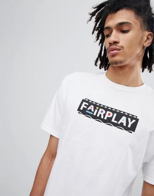 Белая футболка с логотипом Fairplay Pam. Цвет: белый