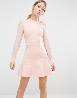 Платье с расклешенной юбкой и длинными рукавами Finders Keepers. Цвет: розовый