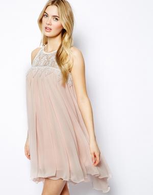 Свободное платье без рукавов с кружевной отделкой горловины Lydia Bright. Цвет: бледно-розовый/кремовое кружево