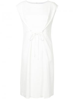 Платье шифт с поясом Estnation. Цвет: белый