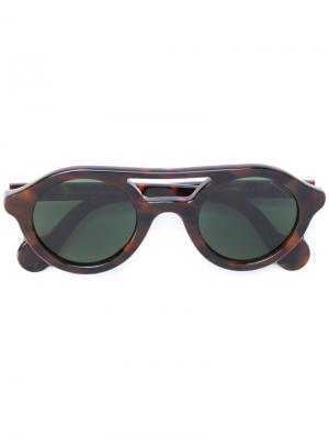 Солнцезащитные очки в утолщенной оправе Moncler Eyewear. Цвет: коричневый
