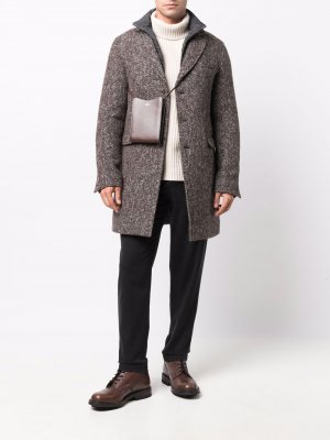 Однобортное пальто с узором в елочку Herno. Цвет: коричневый
