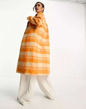 Оранжевое узкое пальто на пуговицах Helene Berman. Цвет: оранжевый