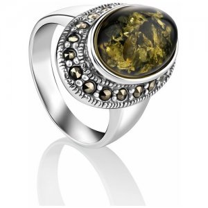 Яркий перстень «Эйфория» из серебра и зелёного янтаря Amberholl. Цвет: зеленый