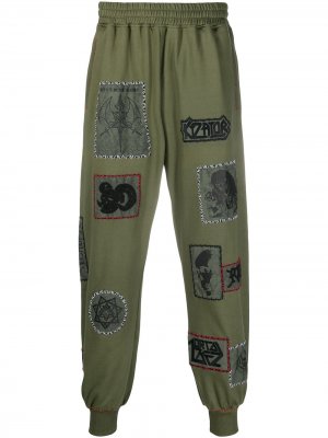Спортивные брюки с нашивками KTZ. Цвет: зеленый