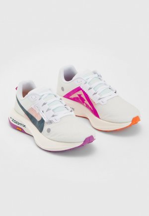 Кроссовки для бега по пересеченной местности ZOOMX ULTRAFLY TRAIL , цвет white/ deep jungle/safety orange Nike