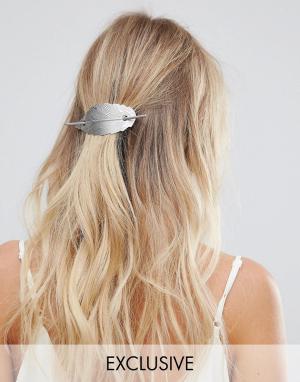 Серебристая металлическая заколка для волос с листком Orelia. Цвет: серебряный