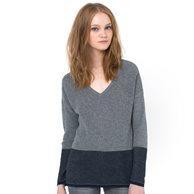 Пуловер двухцветный с V-образным вырезом COLOR BLOCK. Цвет: темно-синий/ серый